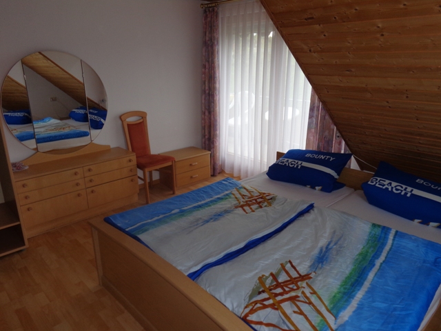 wohnung_zimmer.jpg (9041 Byte)