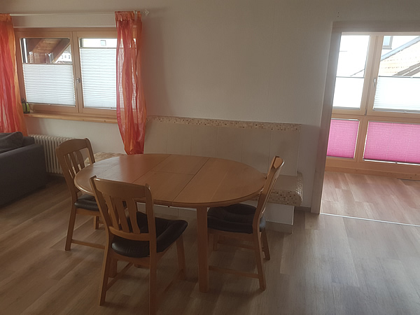 wohnung_zimmer.jpg (9041 Byte)