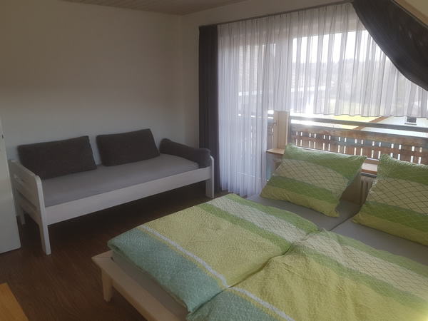 wohnung_zimmer.jpg (9041 Byte)