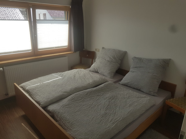 wohnung_zimmer.jpg (9041 Byte)